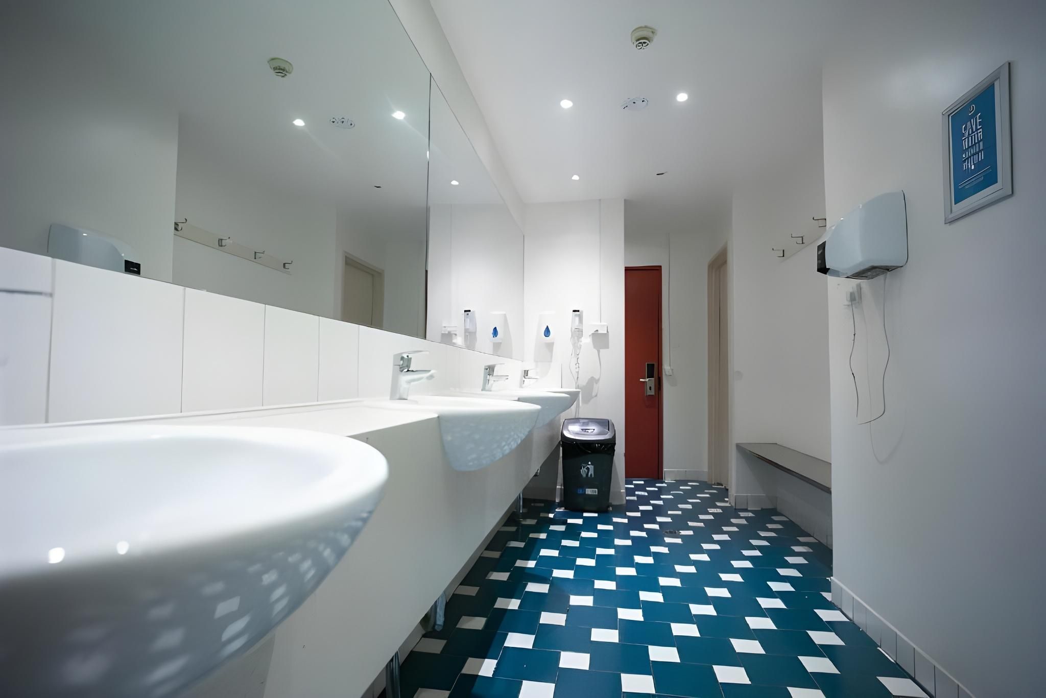 1 Person in 6-Bed Dormitory - Female Only