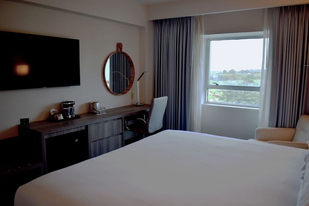 Room, 1 King Bed, Pool View