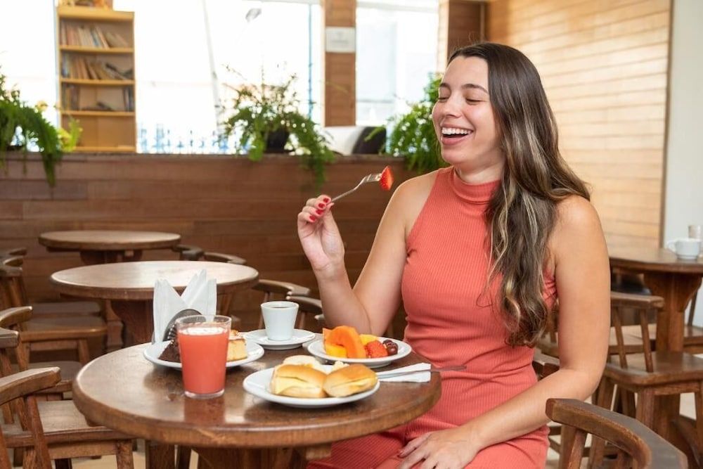 undefined HMG Suites Inn Budget Rio 8