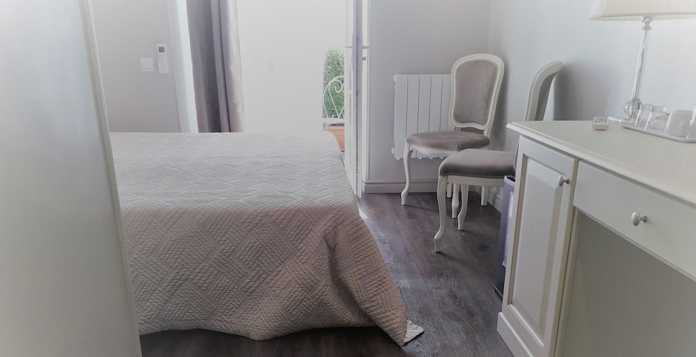 undefined Hotel Oasis 3