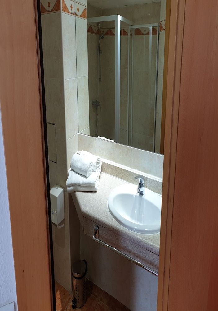 Hotel Oasis Classic Double or Twin Room 4