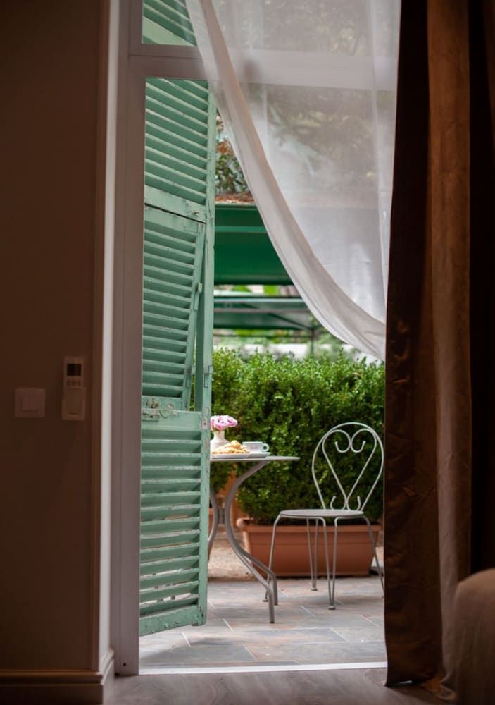 undefined Hotel Oasis 7