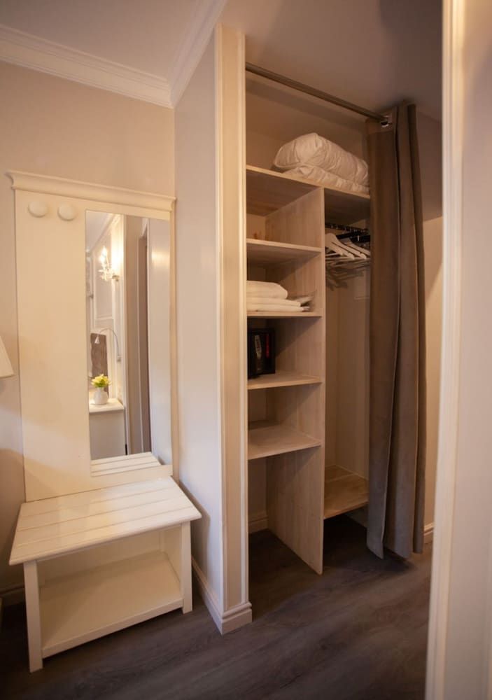 undefined Hotel Oasis 6