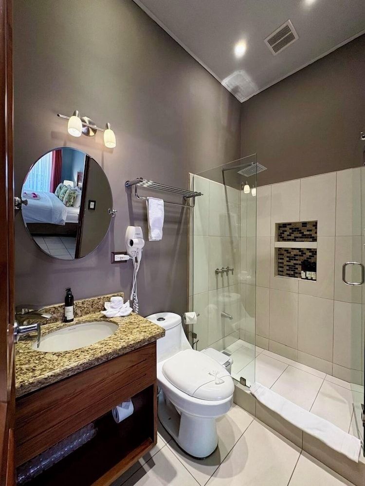 Hotel Playa Espadilla y Gardens Premium Triple Room 8