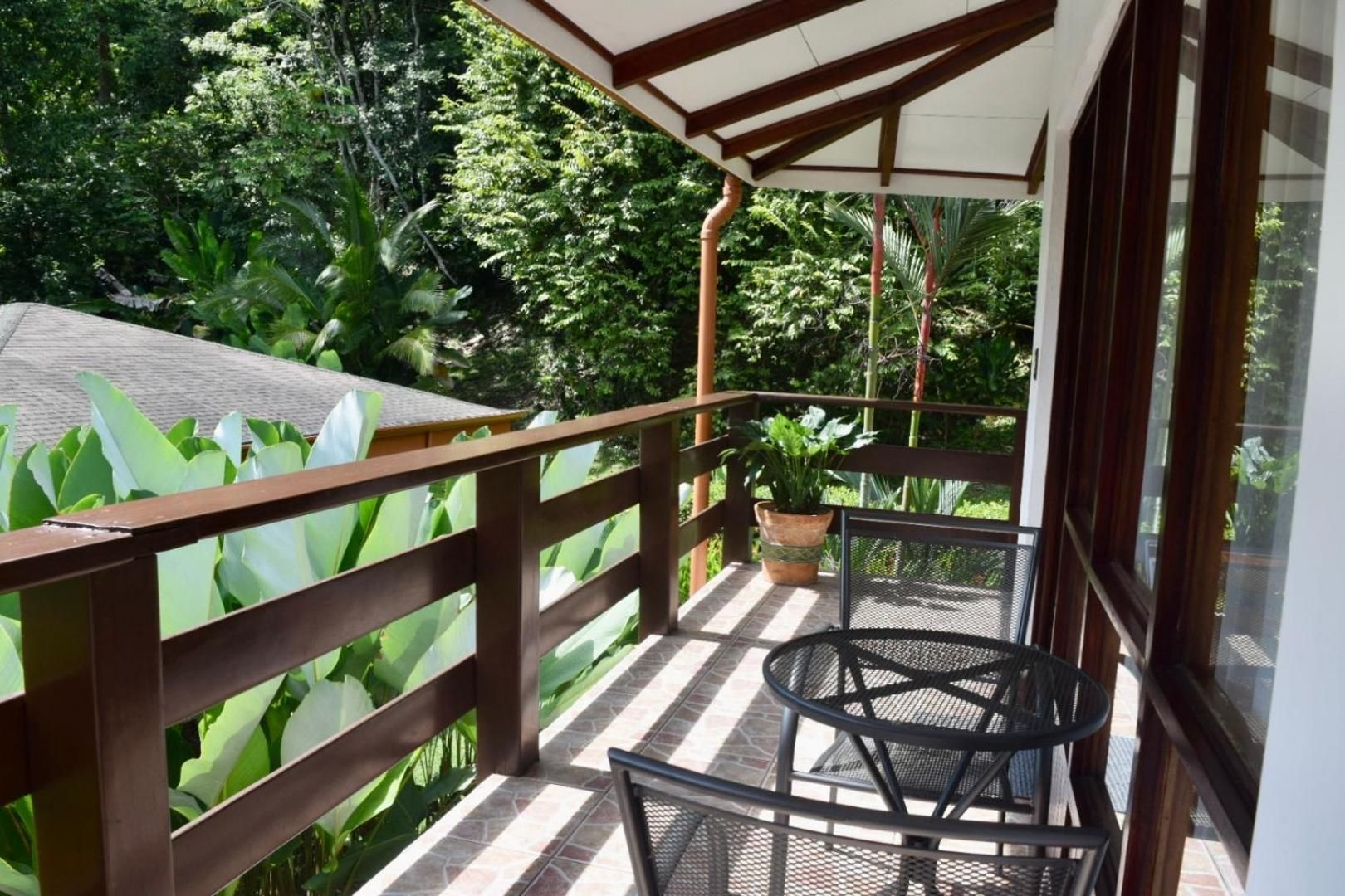 Hotel Playa Espadilla y Gardens Premium King with Balcony 2