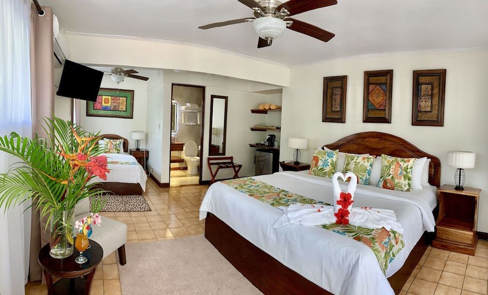Hotel Playa Espadilla y Gardens Premium Triple Room 2