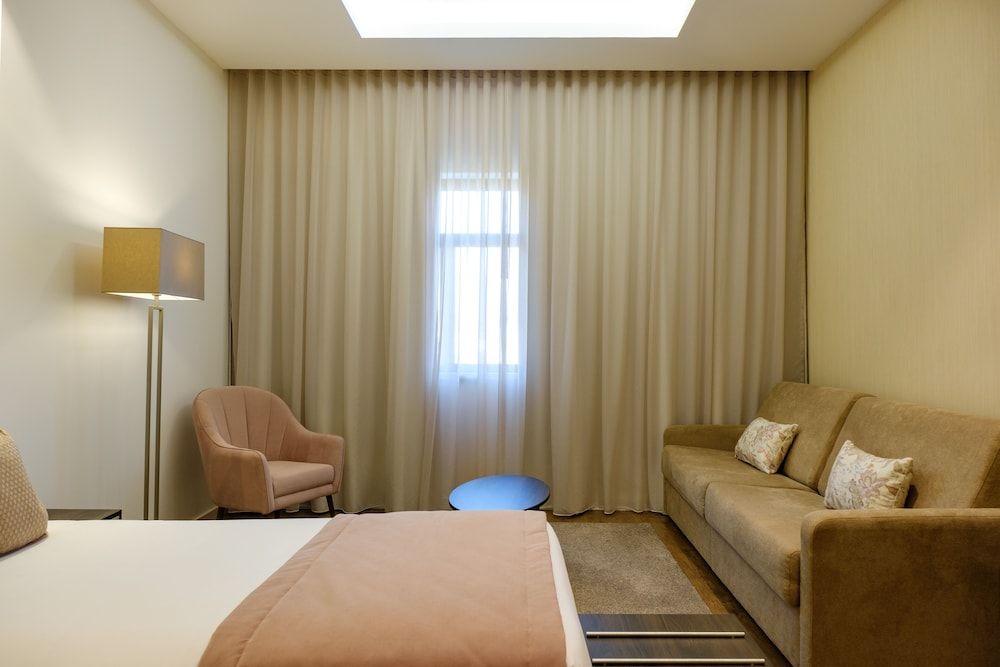 SDivine Fátima Hotel Family Room 2
