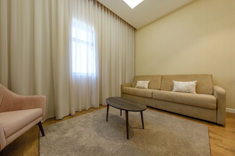 SDivine Fátima Hotel Family Room 10