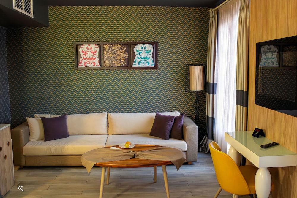 Hotel Zade Deluxe Double Room 9