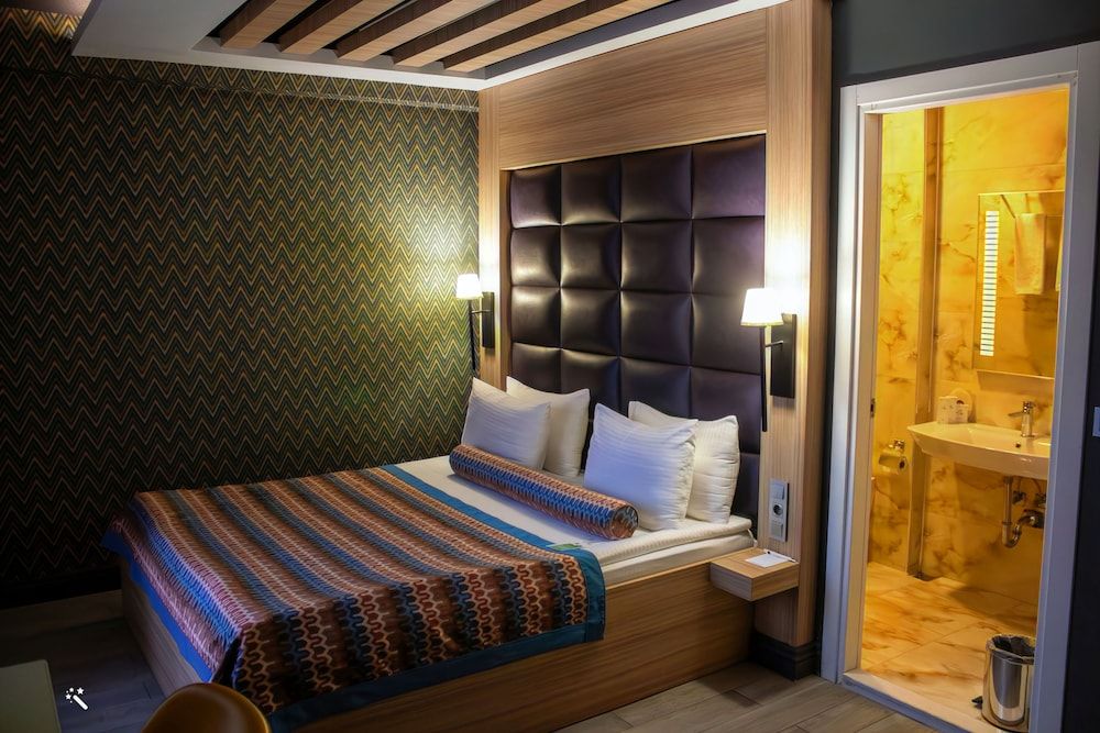 Hotel Zade Deluxe Double Room 4