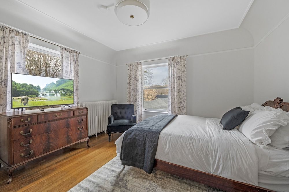 Mansion Room 1