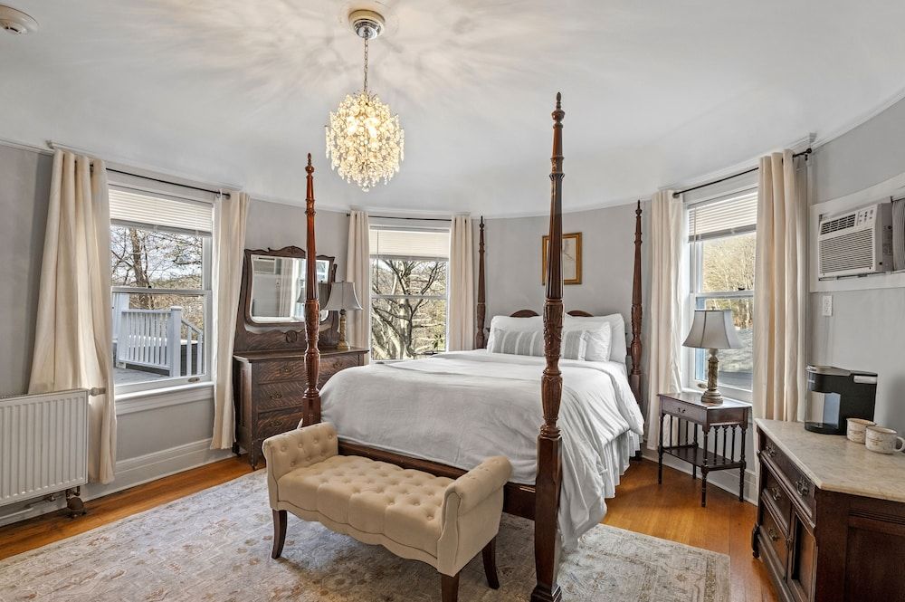 Mansion Room 8