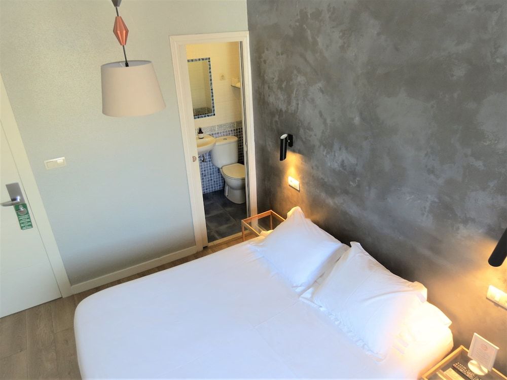 undefined Pension Don Claudio 10