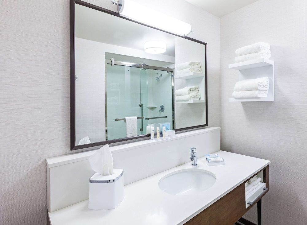Room, 2 Queen Beds, Accessible (Roll-In Shower, Mobility & Hearing)