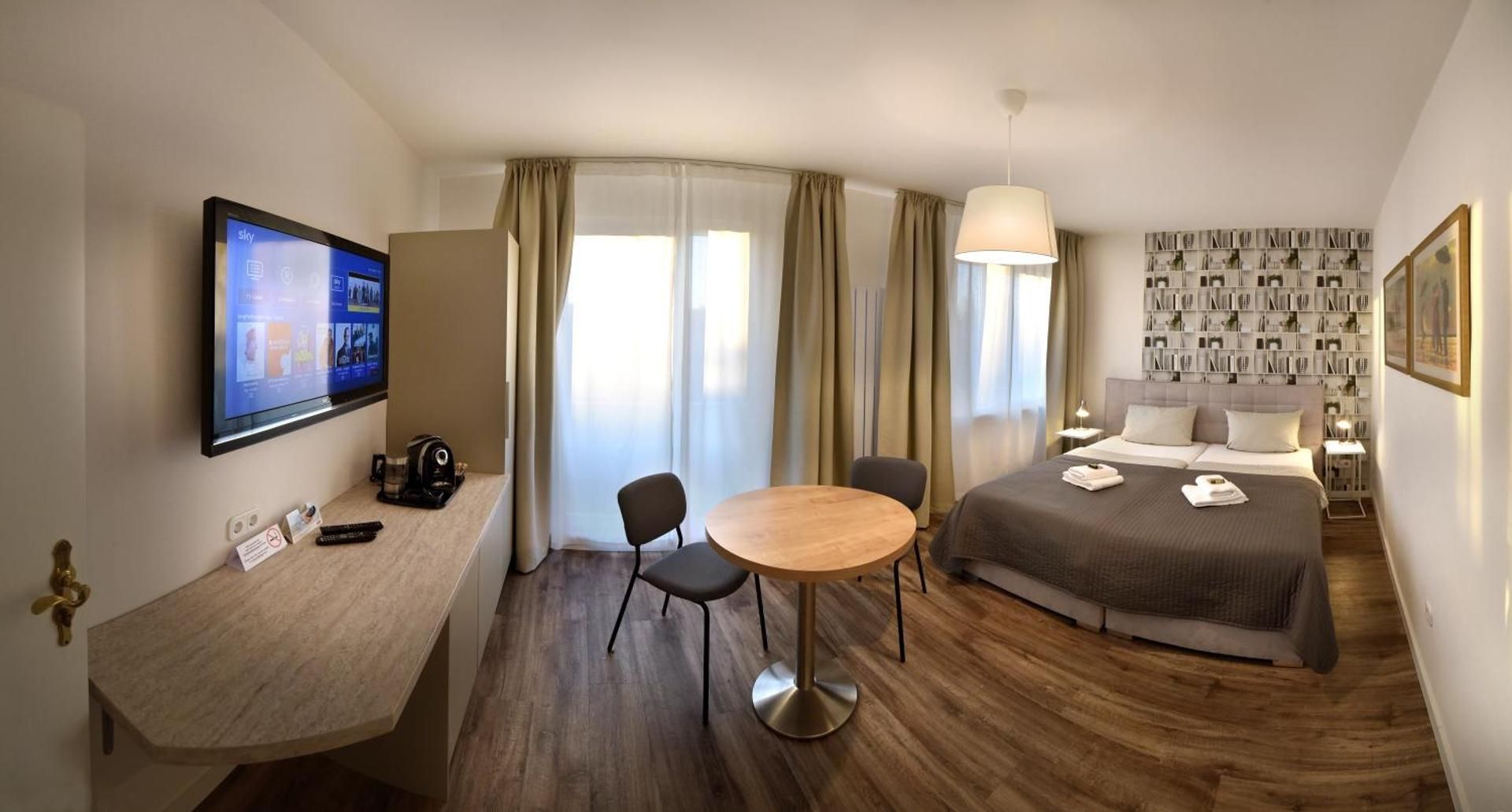 shared lounge/tv area