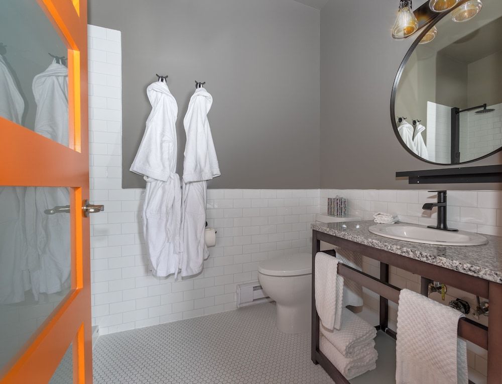 Signature Studio Suite, 1 King Bed with Sofa bed, Kitchenette