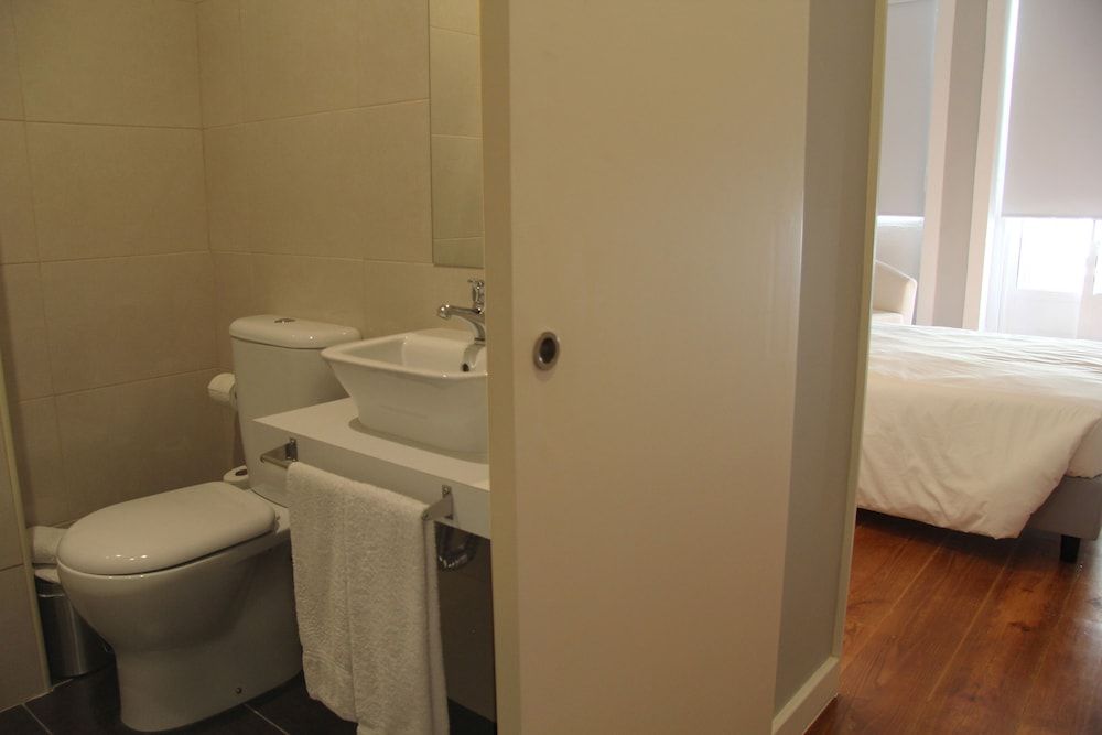 Decanting Porto House Twin Room 11