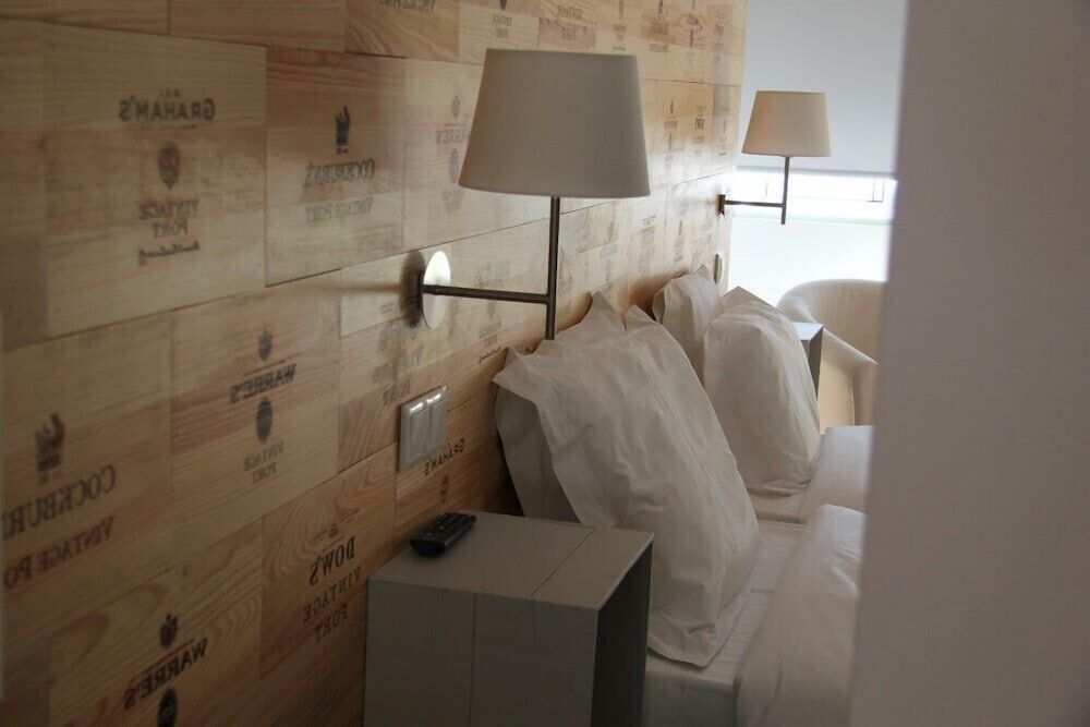 Decanting Porto House Twin Room 9