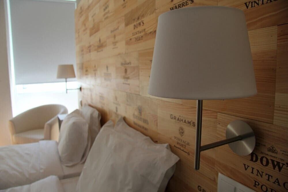 Decanting Porto House Twin Room 10