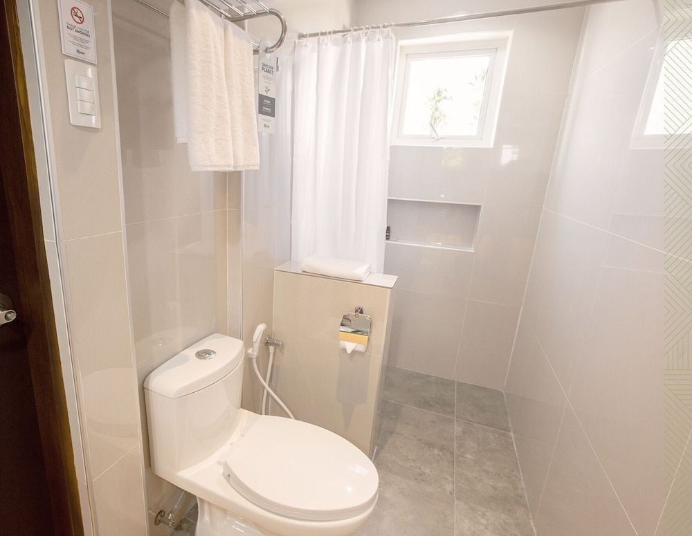 Rovira Suites Deluxe Twin Room 3