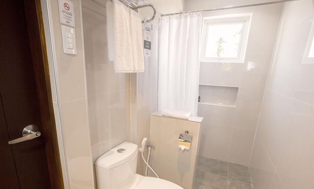 Rovira Suites Deluxe Twin Room 2