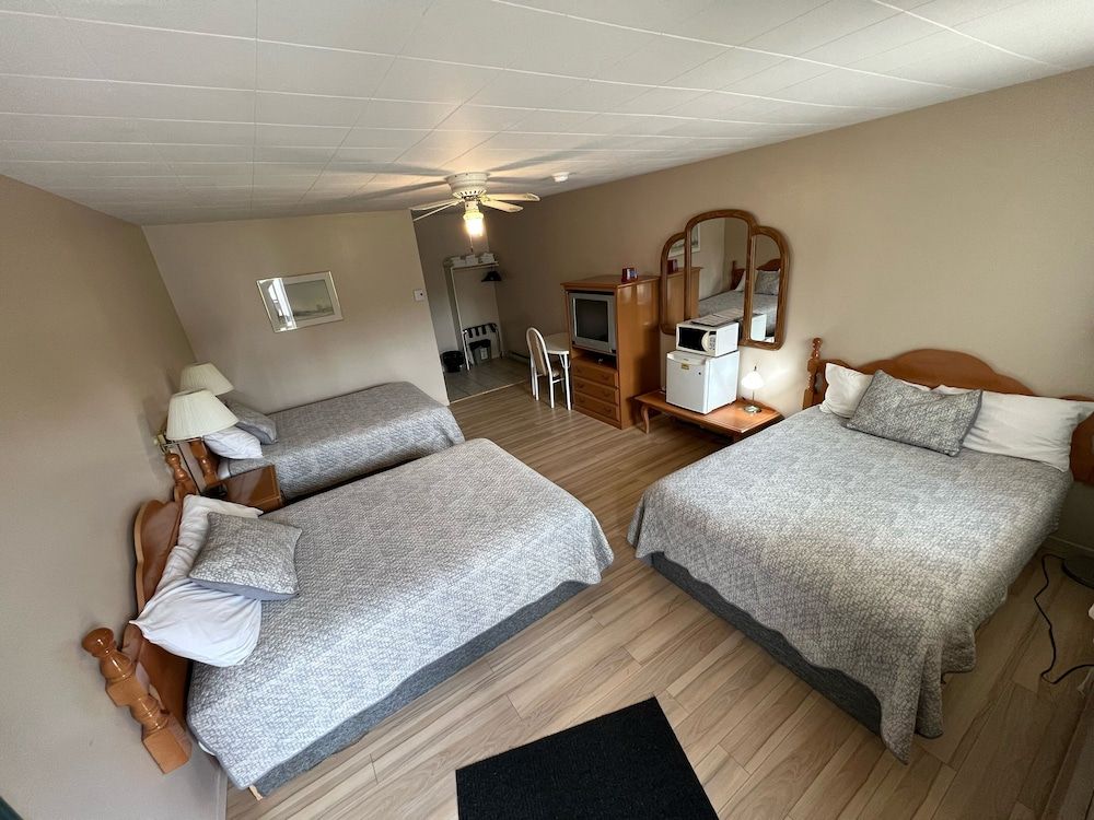 La Roma Motel Economy Triple Room 2