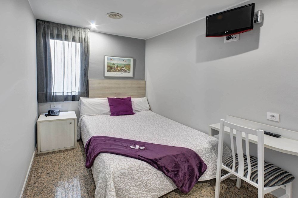 undefined Hotel Nuevo Triunfo 3