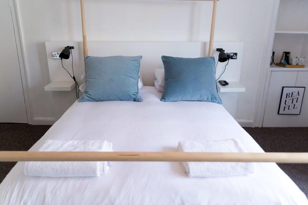 The Black Fox Deluxe King Room with Freestanding Bath