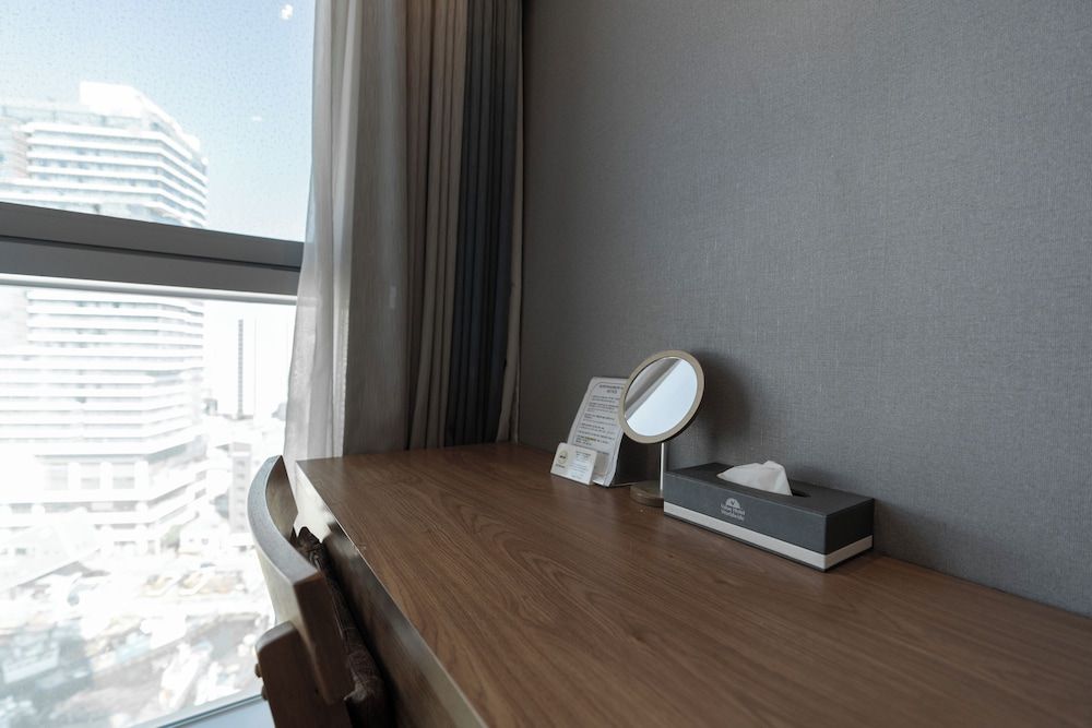 North Harbor Hotel Busan Business Triple Room, Harbor/City View 7