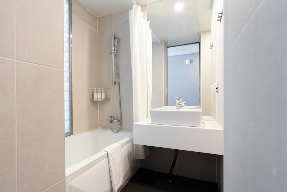 North Harbor Hotel Busan Business Twin Room, City View - If parking is full, please follow hotel staff guidance 7