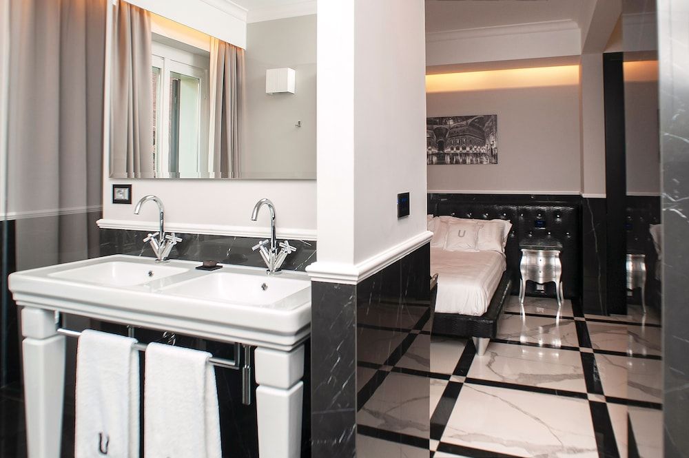 The Unique Suite Platinum 3