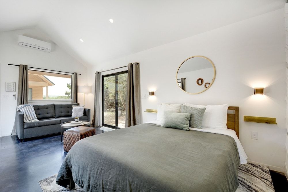 Cabin, 1 Queen Bed with Sofa bed, Hot Tub, Courtyard Area