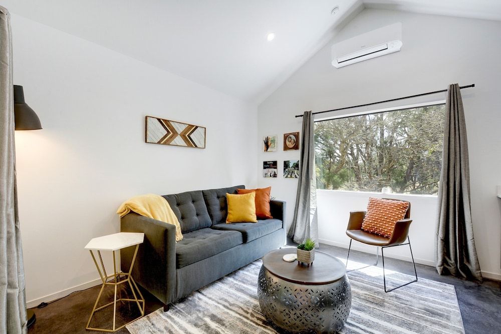 Lucky Arrow Retreat - Dripping Springs Standard Cabin, 1 Queen Bed with Sofa bed (Breezeway) 8