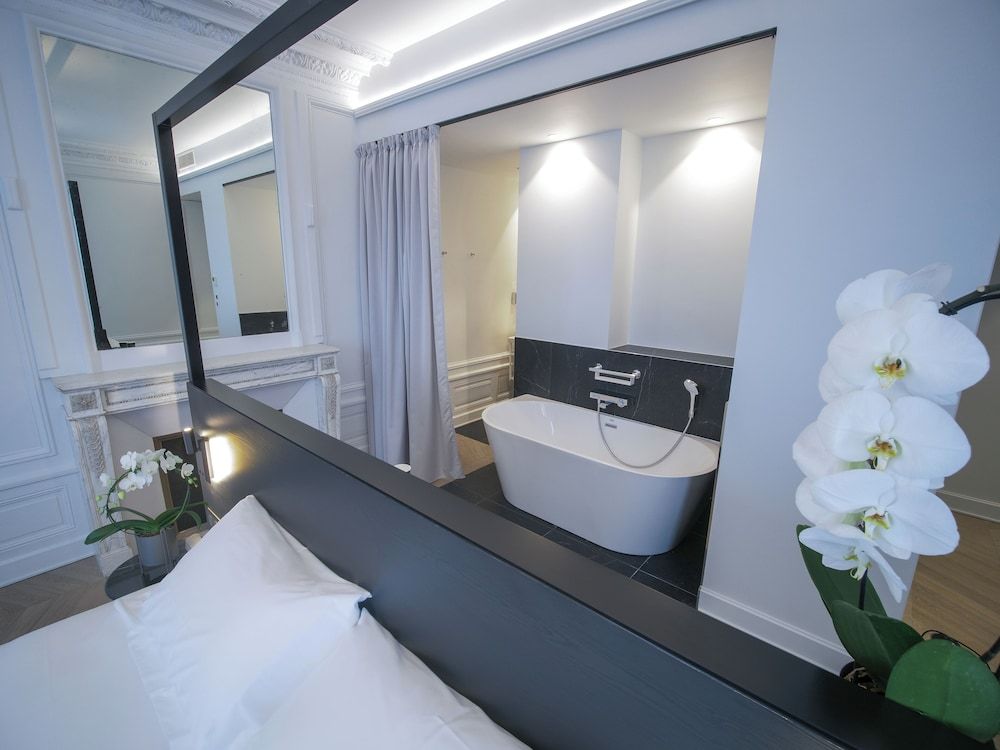 Hôtel Le Magic & Spa Deluxe Double Room, 1 Queen Bed, Non Smoking, Bathtub 4