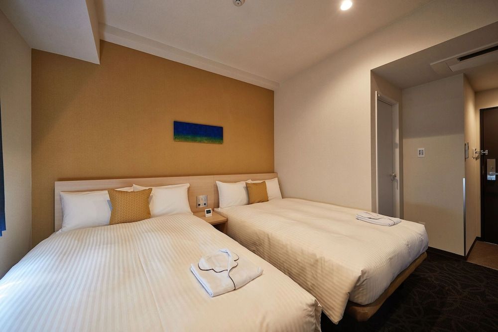 (Low Floor & No views ) Standard Twin 24 hours stay (Check in at 12pm / check out 12 pm)