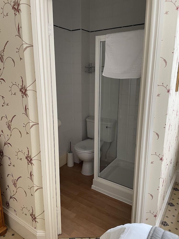 Lorna Doone House Double Room, Ensuite (Side River View) 2