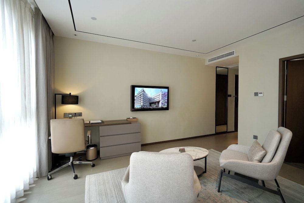 Oakwood Premier Phnom Penh Deluxe Twin Room 8