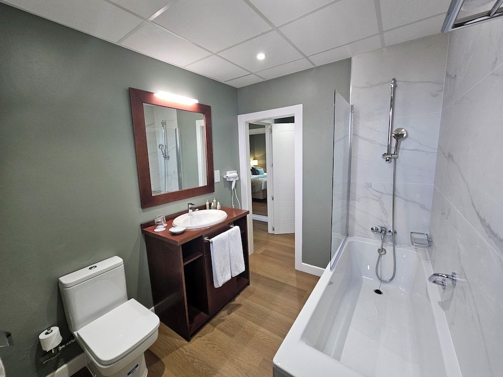 The Rock Hotel Family Suite, 2 Bedrooms, Balcony, Partial Sea View 5