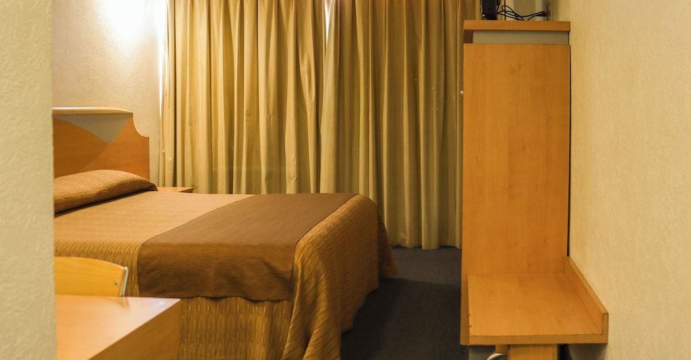 Hotel Milan CDMX Standard Room 1 Queen Bed 2