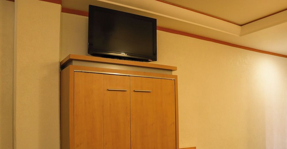 Hotel Milan CDMX Standard Room 1 Queen Bed 9