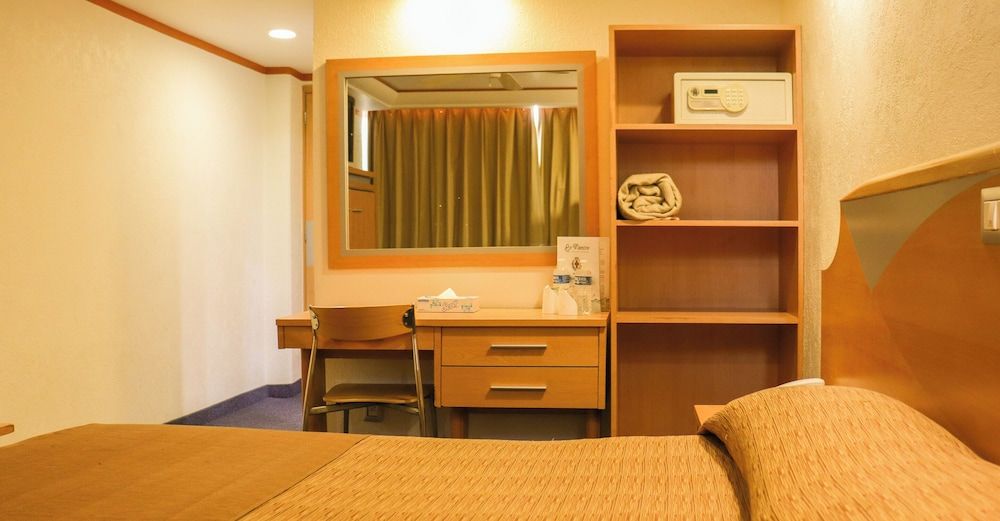 Hotel Milan CDMX Standard Room 1 Queen Bed 10