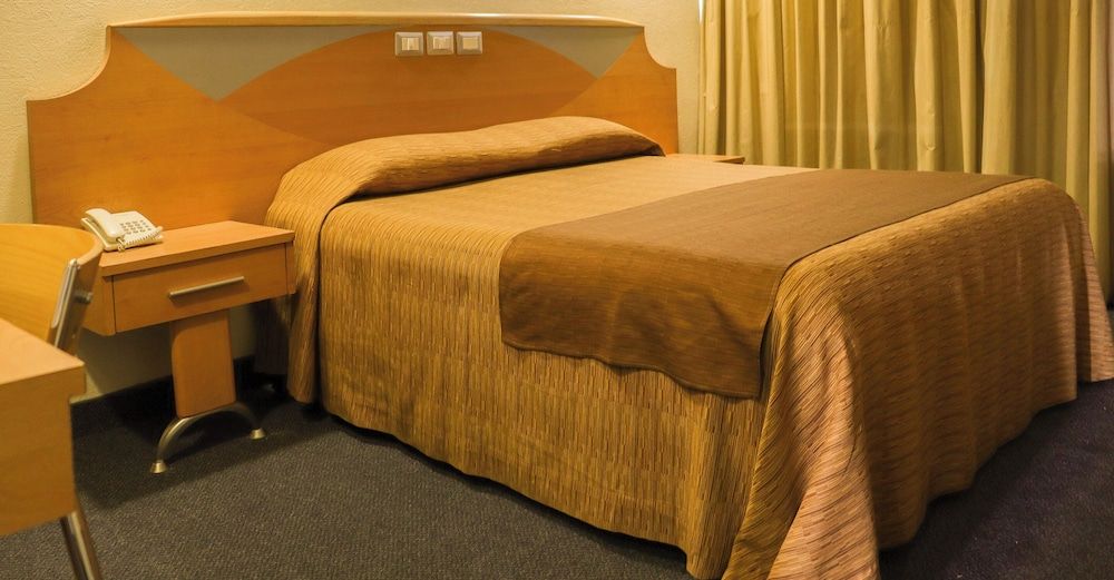 Hotel Milan CDMX Standard Room 1 Queen Bed