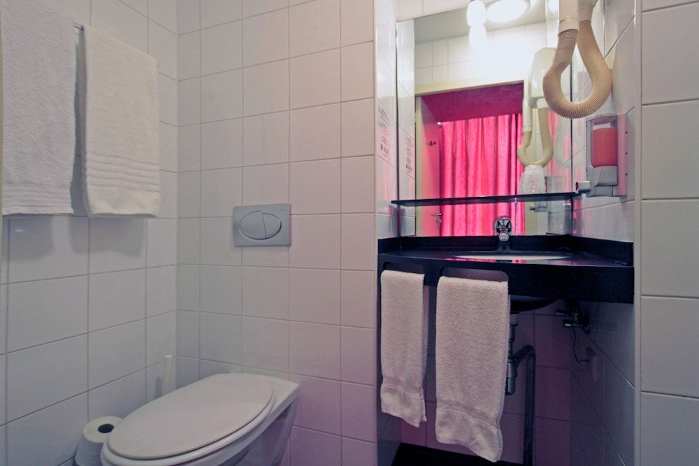 A Train Hotel Double or Twin Room 5