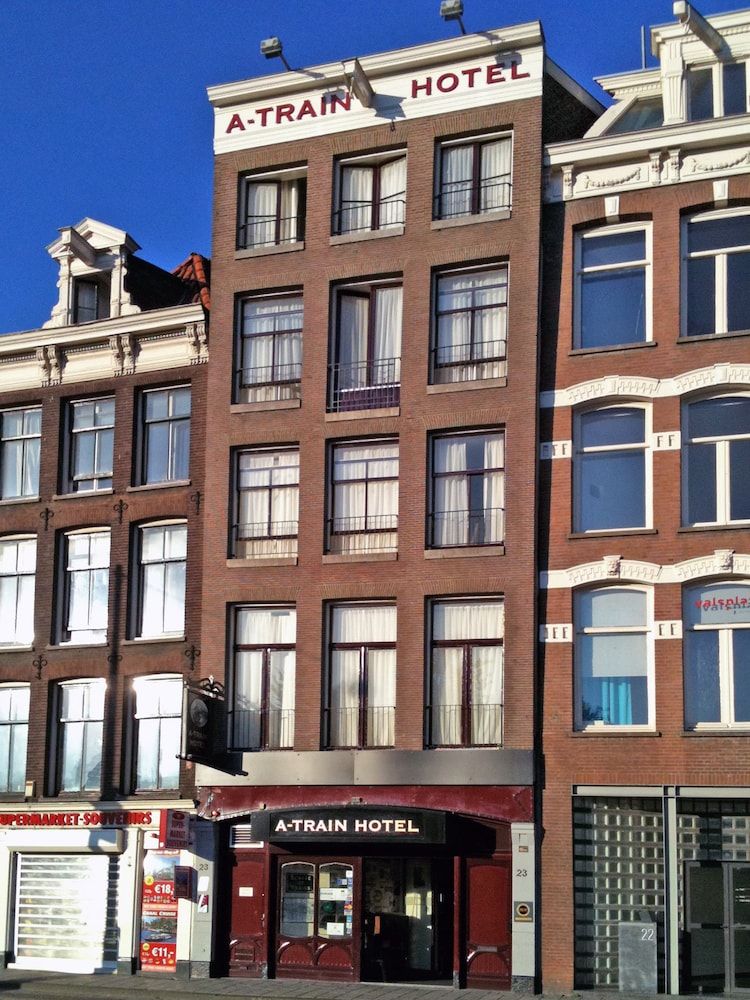 undefined A Train Hotel 6