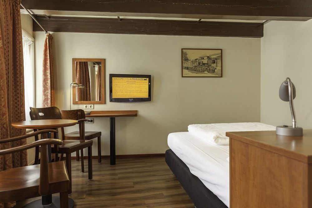 undefined A Train Hotel 3