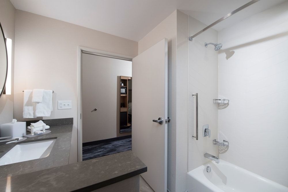 Room, 2 Queen Beds, Non Smoking (Mobility/Hearing Accessible, Tub)