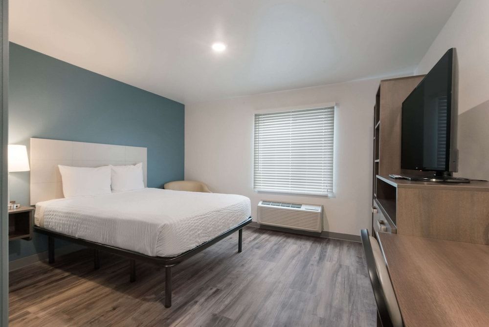Woodspring Suites Philadelphia Northeast Room, 1 Queen Bed, Accessible, Non Smoking (Transfer Shower) 3