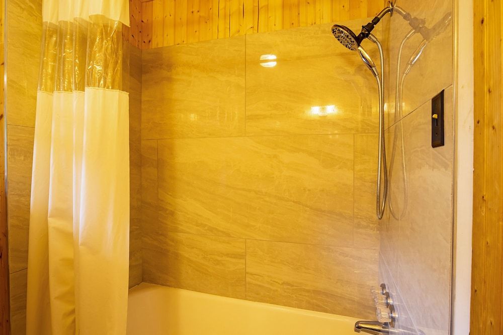 Lloyd's On The River Country Inn By Oyo Room, 1 Queen Bed, River View 6