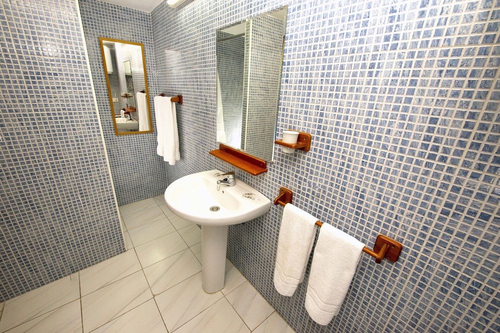 Hotel Atlantico Centro Basic Quadruple Room 3