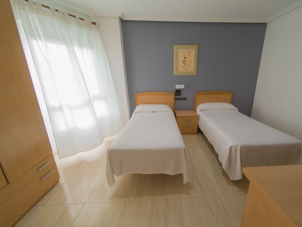 Hostal Meseguer Basic Twin Room, City View 3